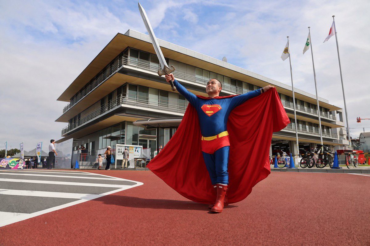 nipolajp's tweet photo. 剣を掲げる勇者、習志野の平和を守ることを誓う。
#superman
#習志野市民まつり
📷@ToyCafe2 https://t.co/1alJw4Wdho