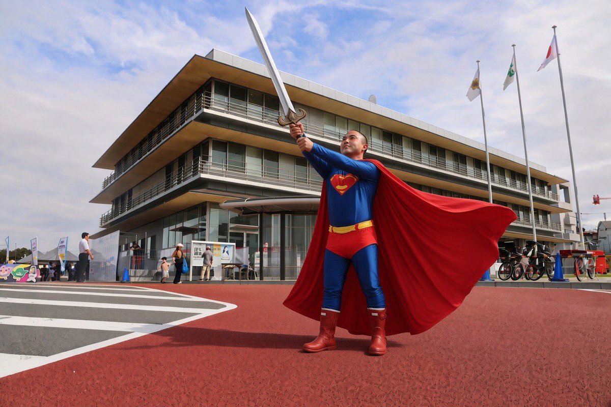 nipolajp's tweet photo. 剣を掲げる勇者、習志野の平和を守ることを誓う。
#superman
#習志野市民まつり
📷@ToyCafe2 https://t.co/1alJw4Wdho