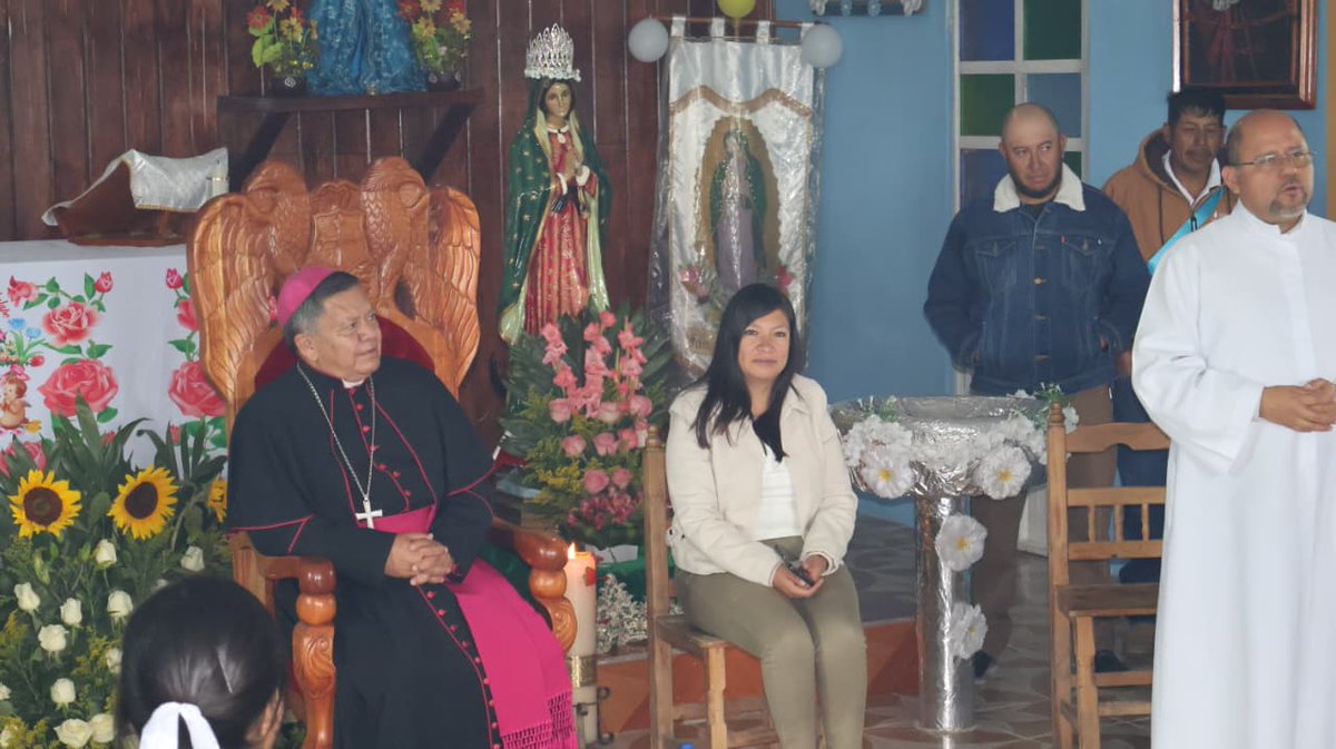ALauraSB's tweet photo. 🟡Acompañamos la visita pastoral de Monseñor Gonzalo Alonso Calzada Guerrero y reconocemos el valor de su presencia en la cabecera municipal, Los Benítez y Cerro Temaxcalapa, llevando un mensaje de esperanza y paz.

#AnaLauraSánchezBenítez
#UnidadLuchayProgreso
#CañadaMorelos https://t.co/rdqlA5m5sw