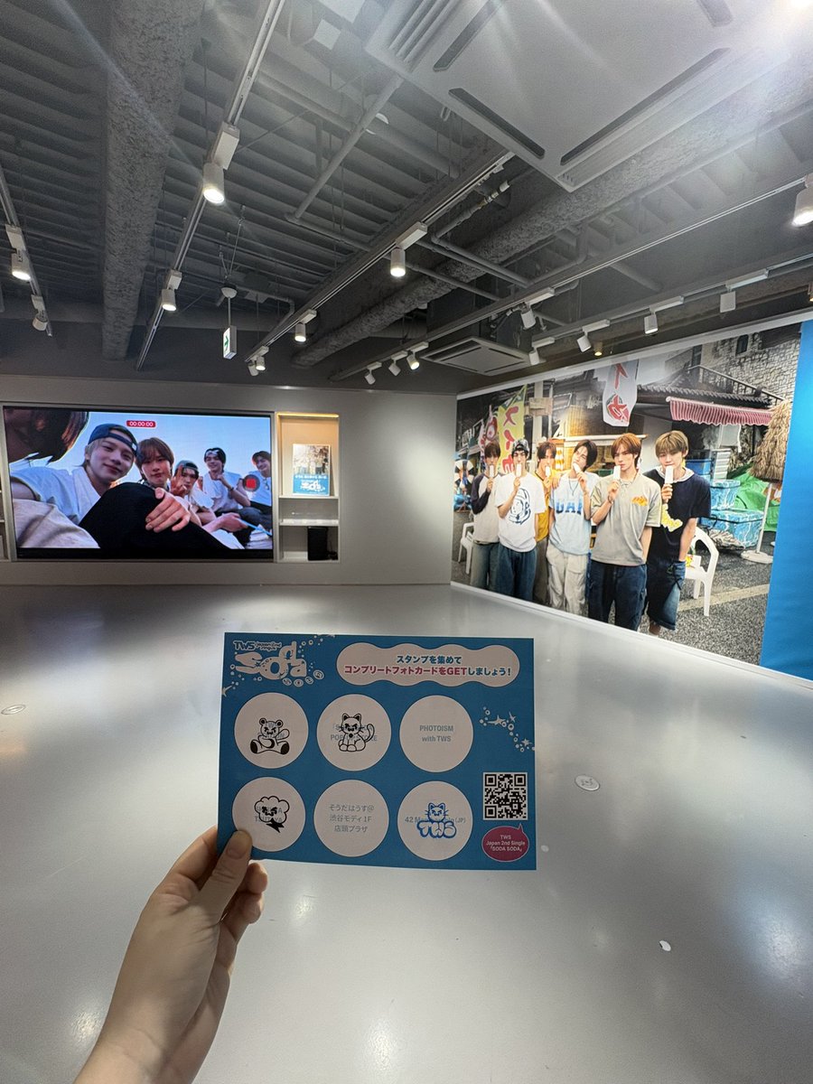 stws_39's tweet photo. TWSのポップアップとスタンプラリー🫧
#TWSと弾ける夏 https://t.co/vurXCae2kQ