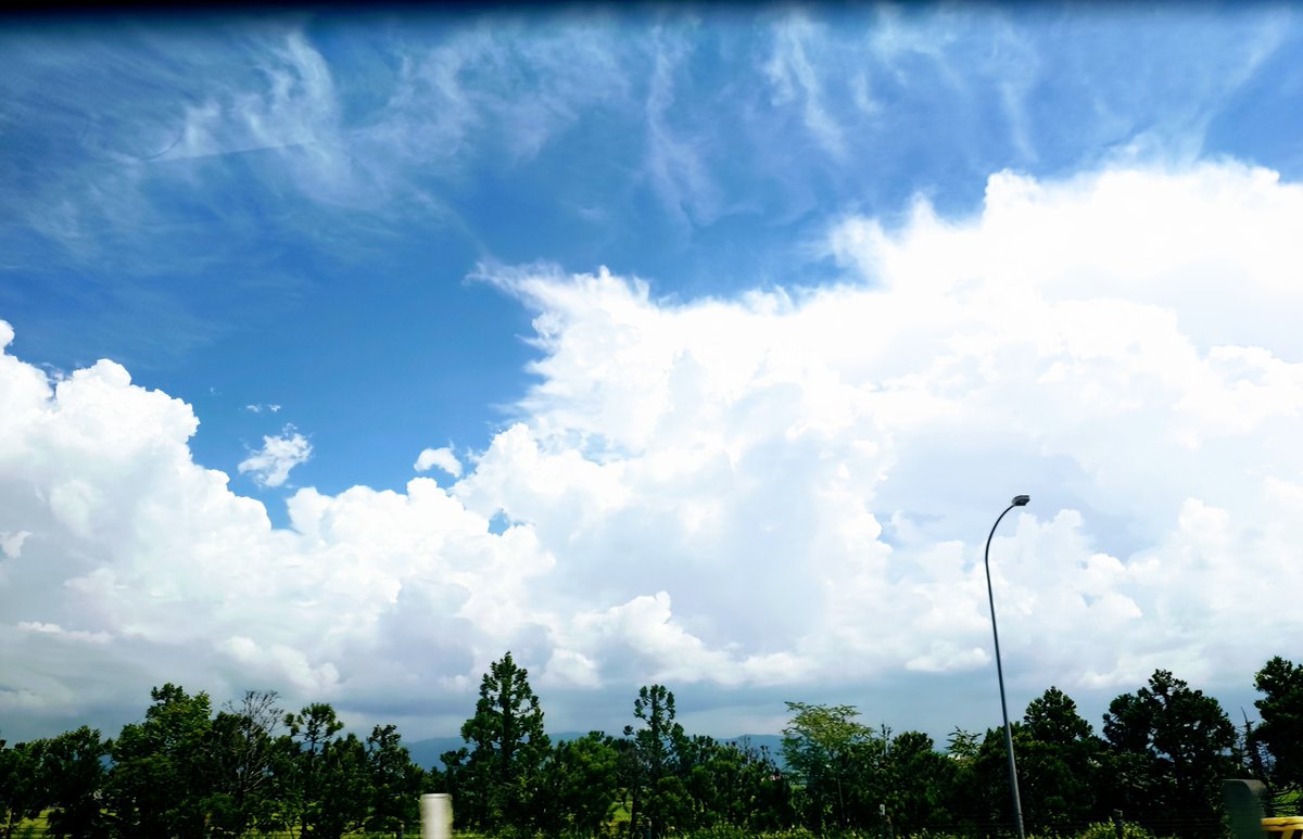 RoseDBD's tweet photo. 蒼穹の峰雲🎐 https://t.co/MiktI58OHp