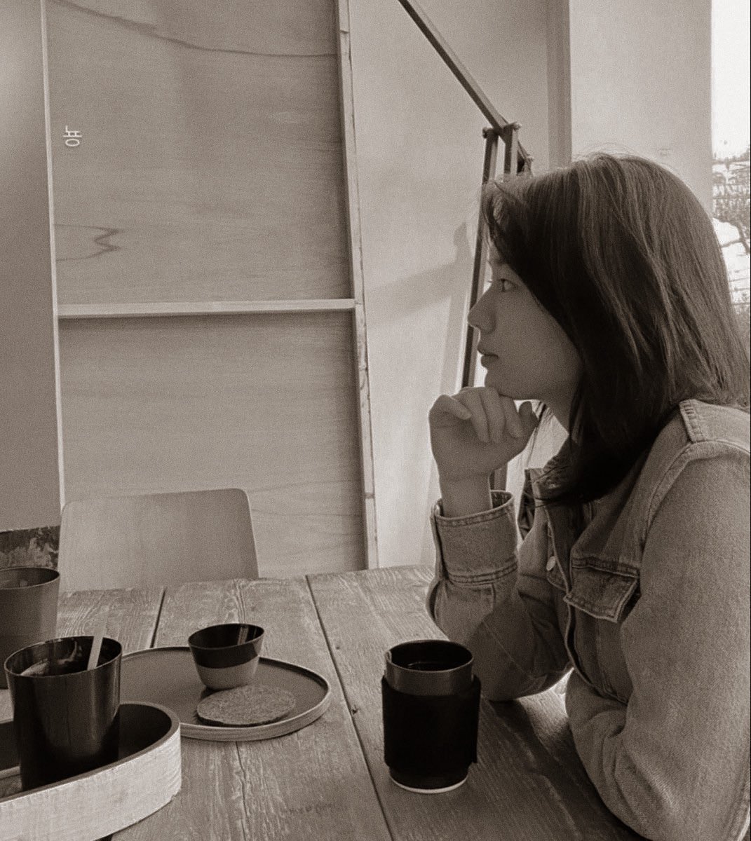 suarmahaka's tweet photo. ⠀

A quick side profile while waiting for breakfast at the cafe this morning. Captured by my husband.

⠀ https://t.co/rzJaW5sWV0