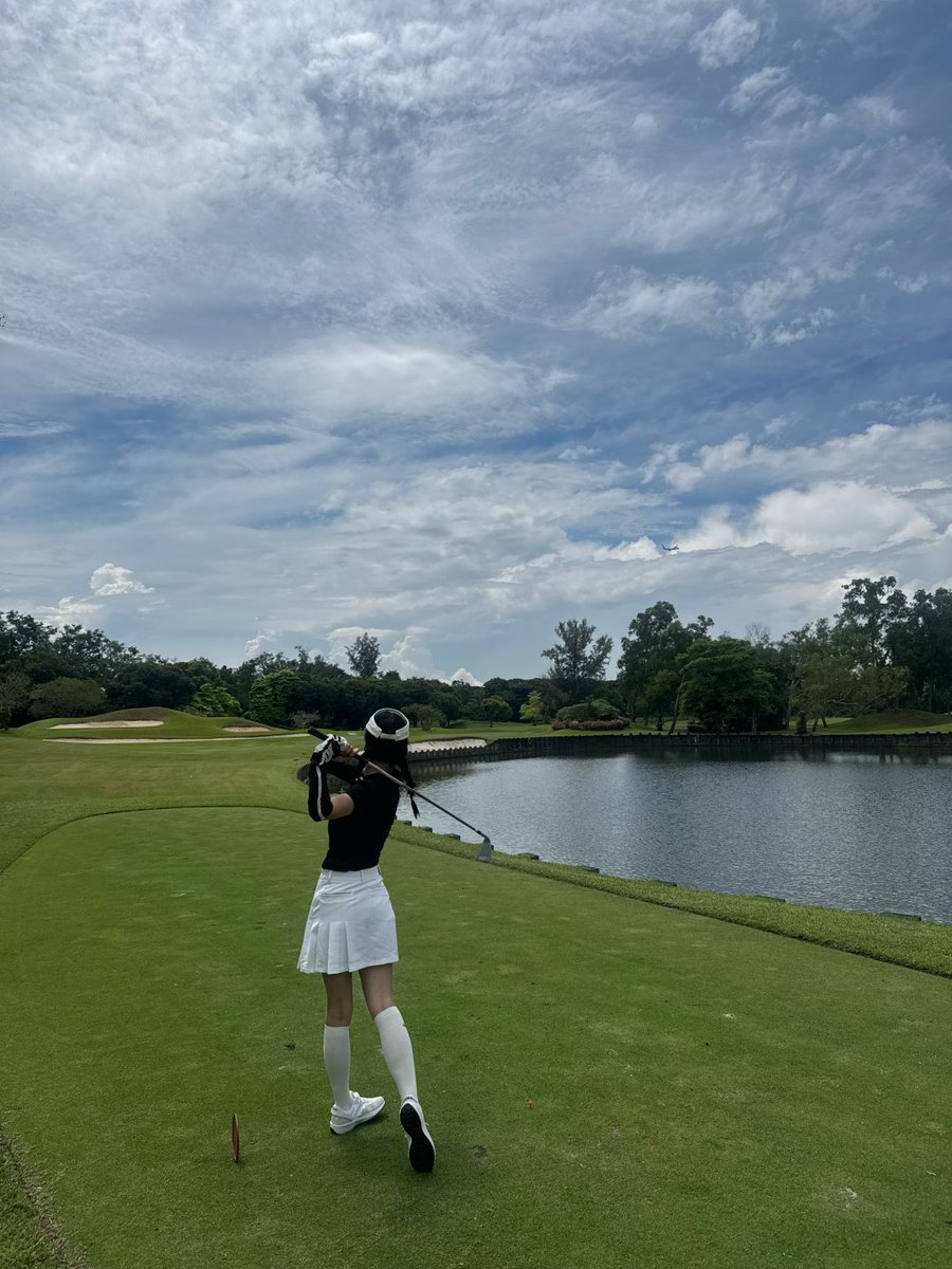 Snowytarcp's tweet photo. The weather was very comfortable today, and my swing felt very easy and smooth. https://t.co/XY9kp2RrPB
