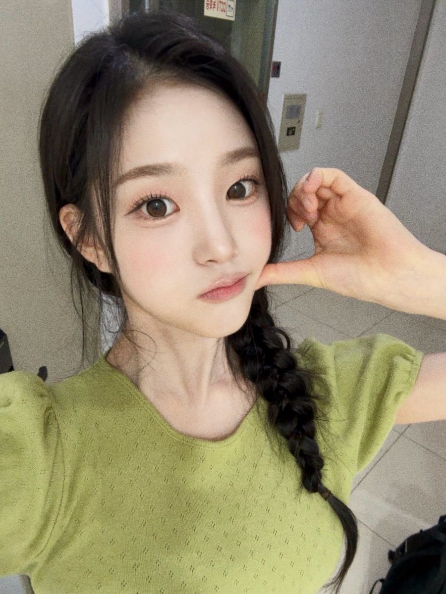 gapyeonghaus's tweet photo. [260808]
#tripleS Jiyeon COSMO Talk update 🦢

#JiYeon #지연 #지서연 #ジヨン https://t.co/rup1SSQSyY