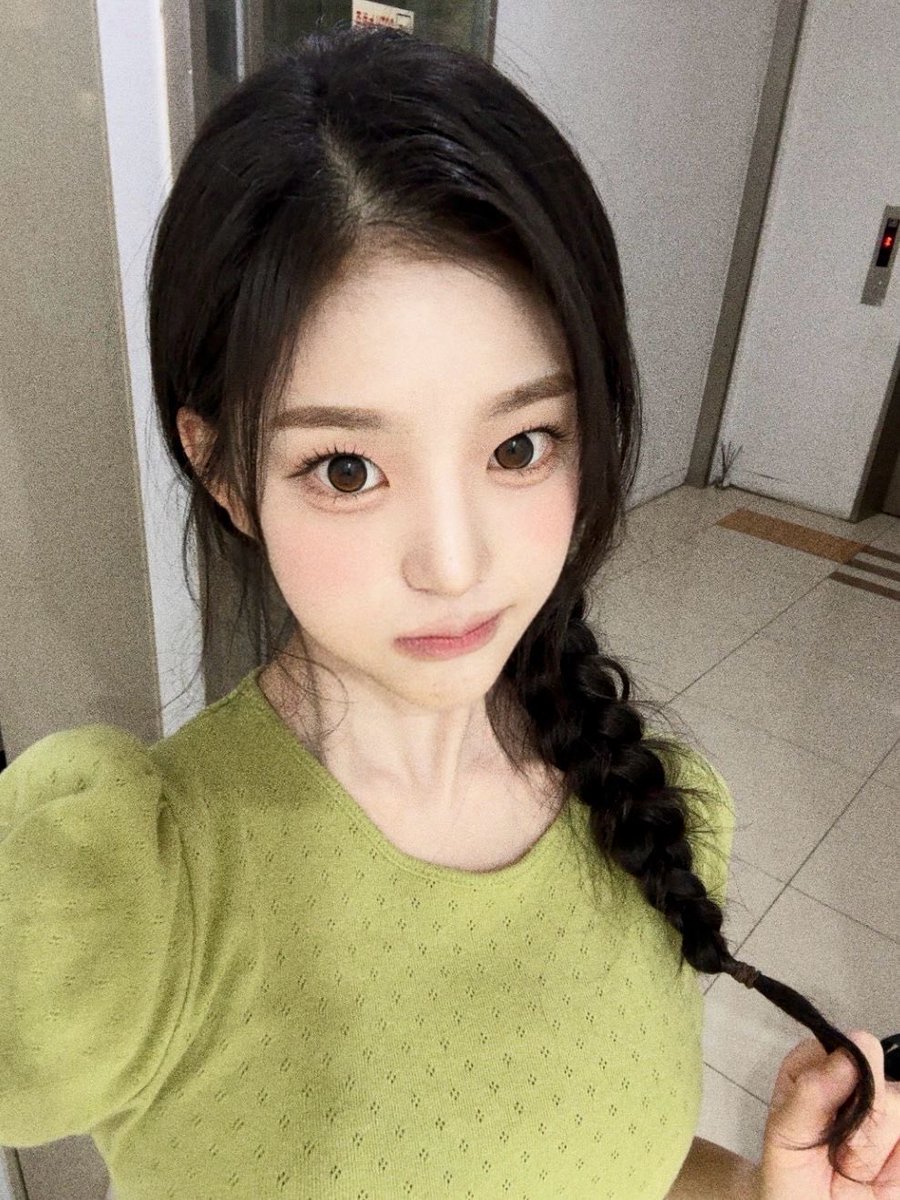 gapyeonghaus's tweet photo. [260808]
#tripleS Jiyeon COSMO Talk update 🦢

#JiYeon #지연 #지서연 #ジヨン https://t.co/rup1SSQSyY