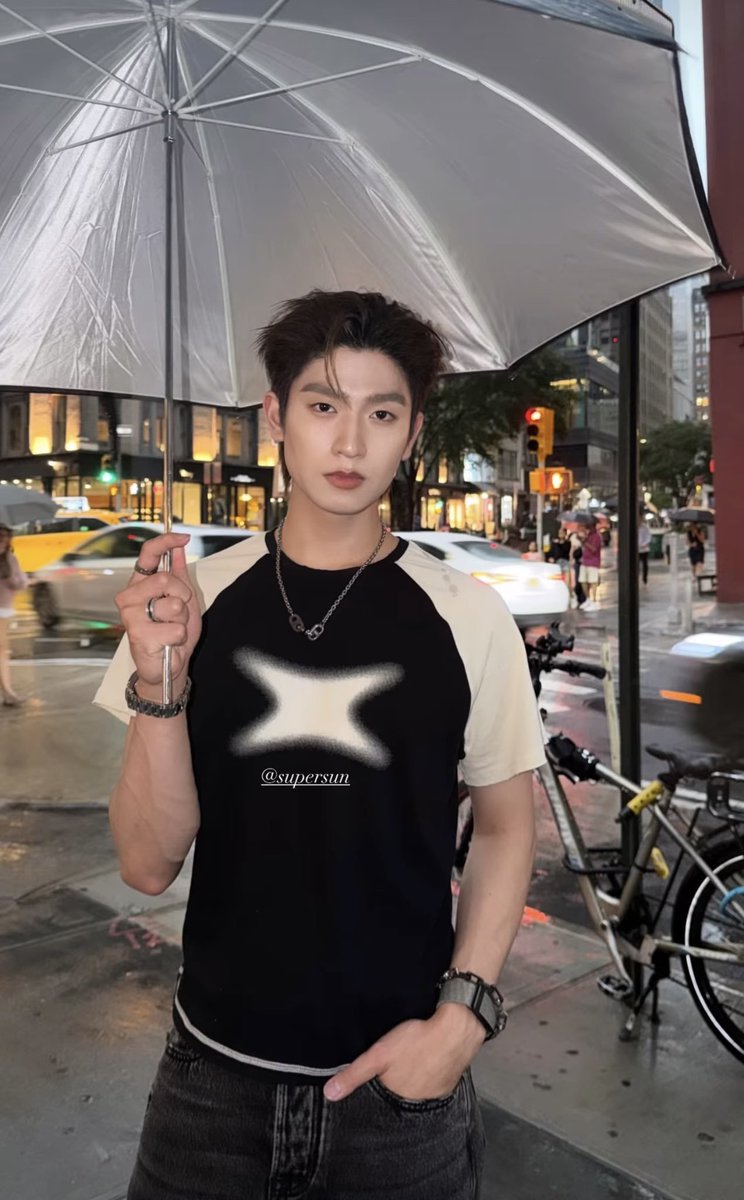 livea_no's tweet photo. 🖤💙
THOMASKONG IN THE USA
#DMDinUSAxTMKTTP
#tthomastc #kongjiro #thomaskong https://t.co/x9Lm0aEfPB