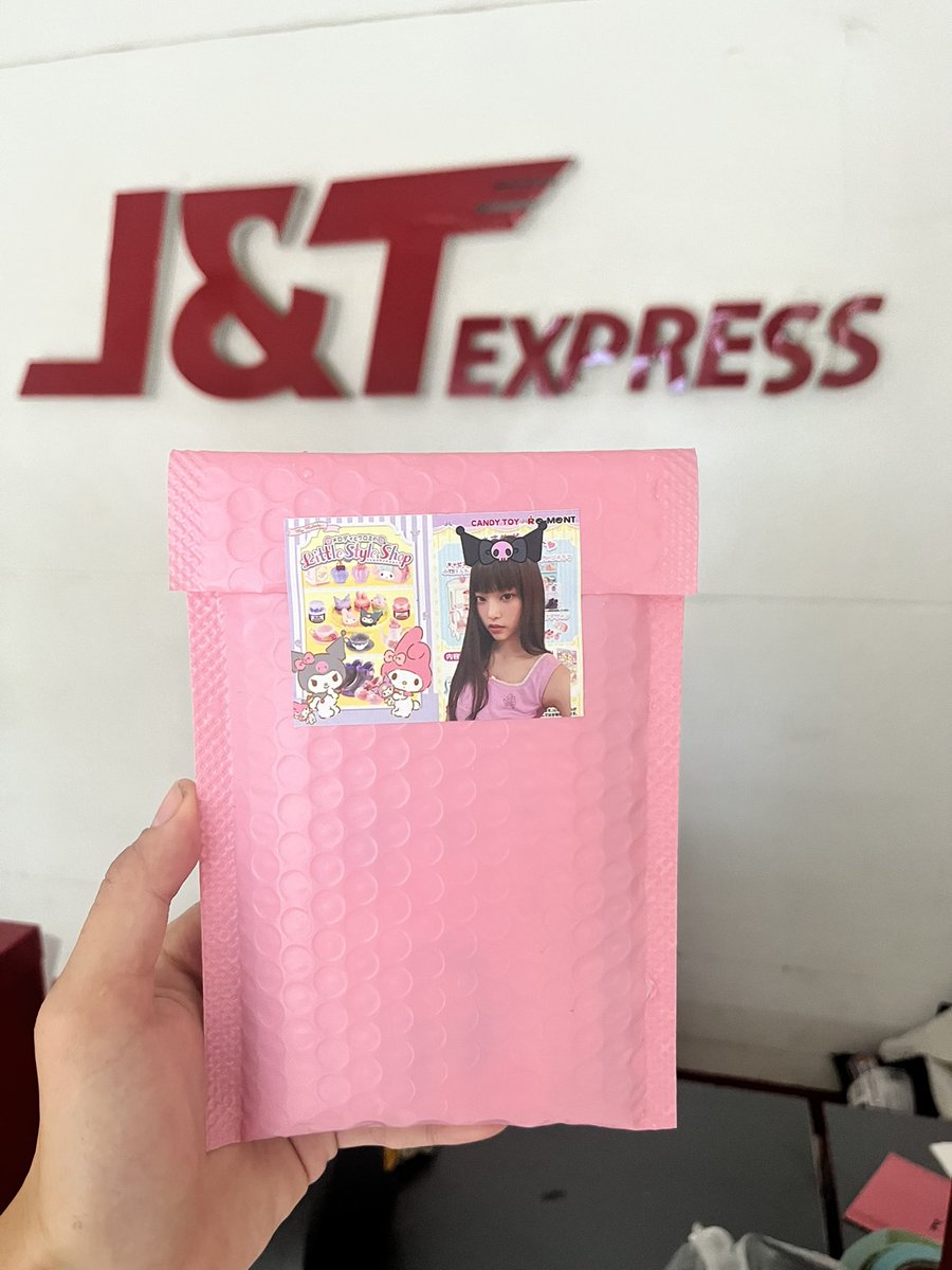 user143_riki's tweet photo. Shipped out a penpal from insta 🫶🏼🥹 https://t.co/3NVLNfERyj
