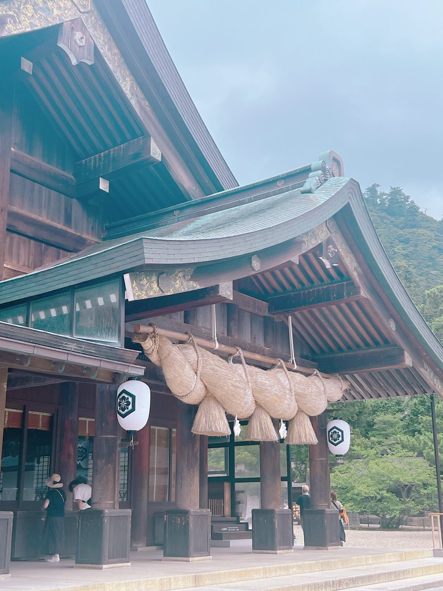suiren002's tweet photo. 導かれるように、神話の国
出雲〜松江の旅に行ってまいりました。
1日目は出雲大社から✨✨
先週、数年ぶりに付け替えた大しめ縄は
とても美しく迫力たっぷり
荘厳なオーラに満ち溢れていました。
出雲大社は二回目ですが
何度訪れても素晴らしい所です。　
#出雲 #出雲大社
#ばけばけ #ばけばけツアー https://t.co/C8gREBkRcX