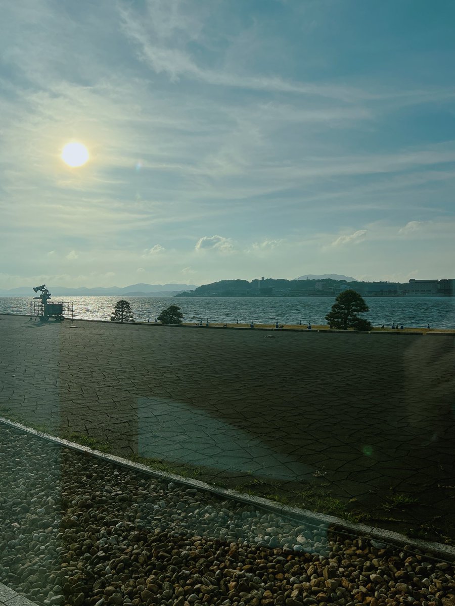 suiren002's tweet photo. 導かれるように、神話の国
出雲〜松江の旅に行ってまいりました。
1日目は出雲大社から✨✨
先週、数年ぶりに付け替えた大しめ縄は
とても美しく迫力たっぷり
荘厳なオーラに満ち溢れていました。
出雲大社は二回目ですが
何度訪れても素晴らしい所です。　
#出雲 #出雲大社
#ばけばけ #ばけばけツアー https://t.co/C8gREBkRcX