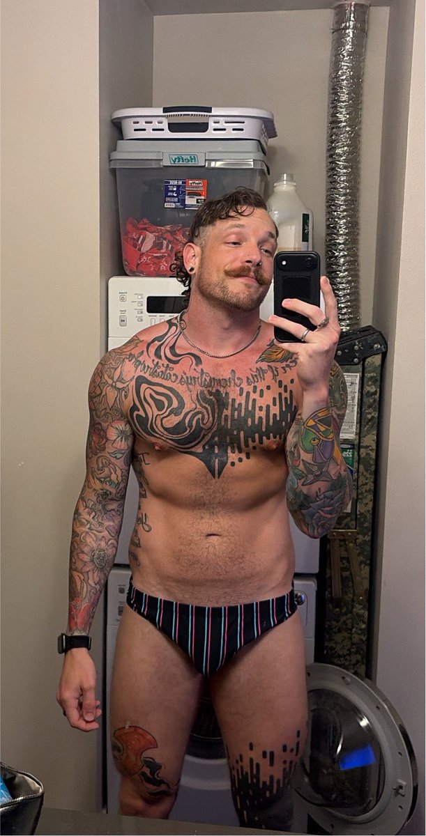 xaltyreed's tweet photo. As close as we’re gonna get to a tan. 😪 #speedo #coyotejocks https://t.co/UpVS45tAnS