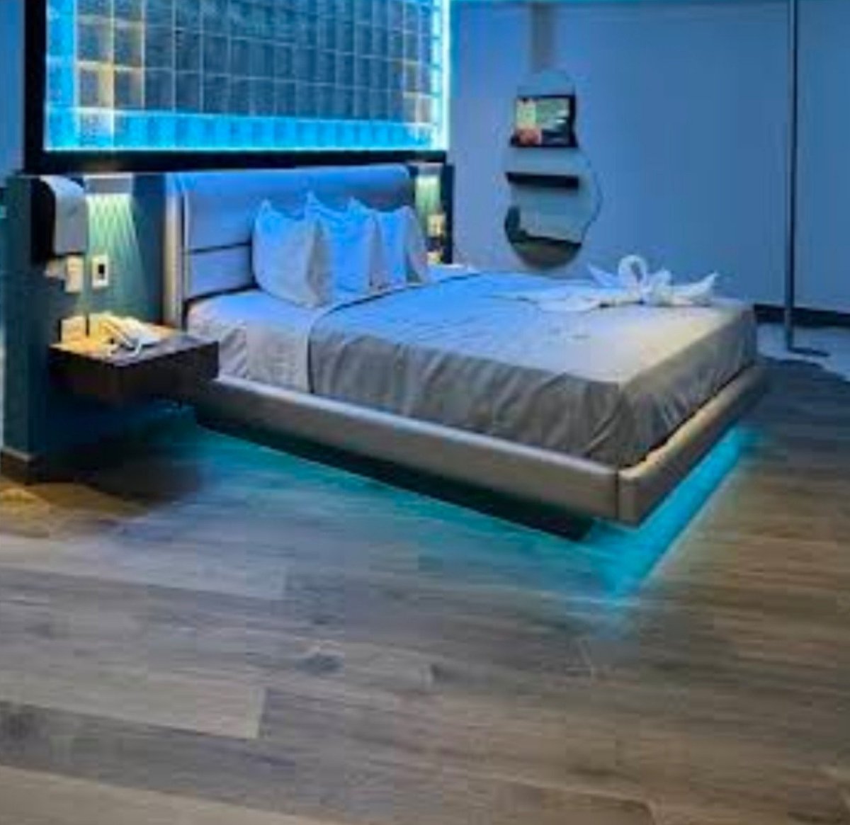 danysw92kar's tweet photo. Ya instalados en el Motel EME..
Quién se nos une... https://t.co/7Wd926OgG9