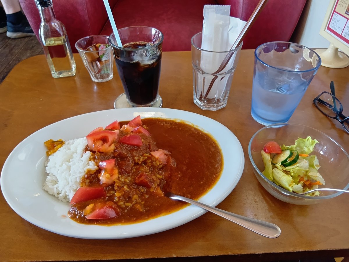 8686ak8686's tweet photo. 久しぶりに
トマトカレーセット😊🍴 https://t.co/BmTEMtNy7m