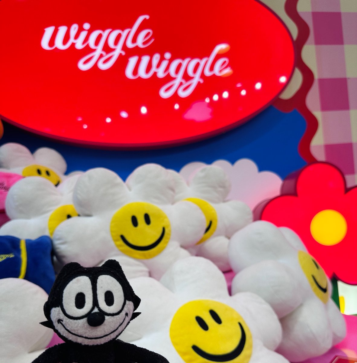 omamorineko's tweet photo. #フィリックス #felixthecat
#wigglewiggle #竹下通り #原宿

原宿にやってきた〜🤩
ココは！🐈‍⬛

目と口の形が同じやな😆 https://t.co/qehdlTRxF7
