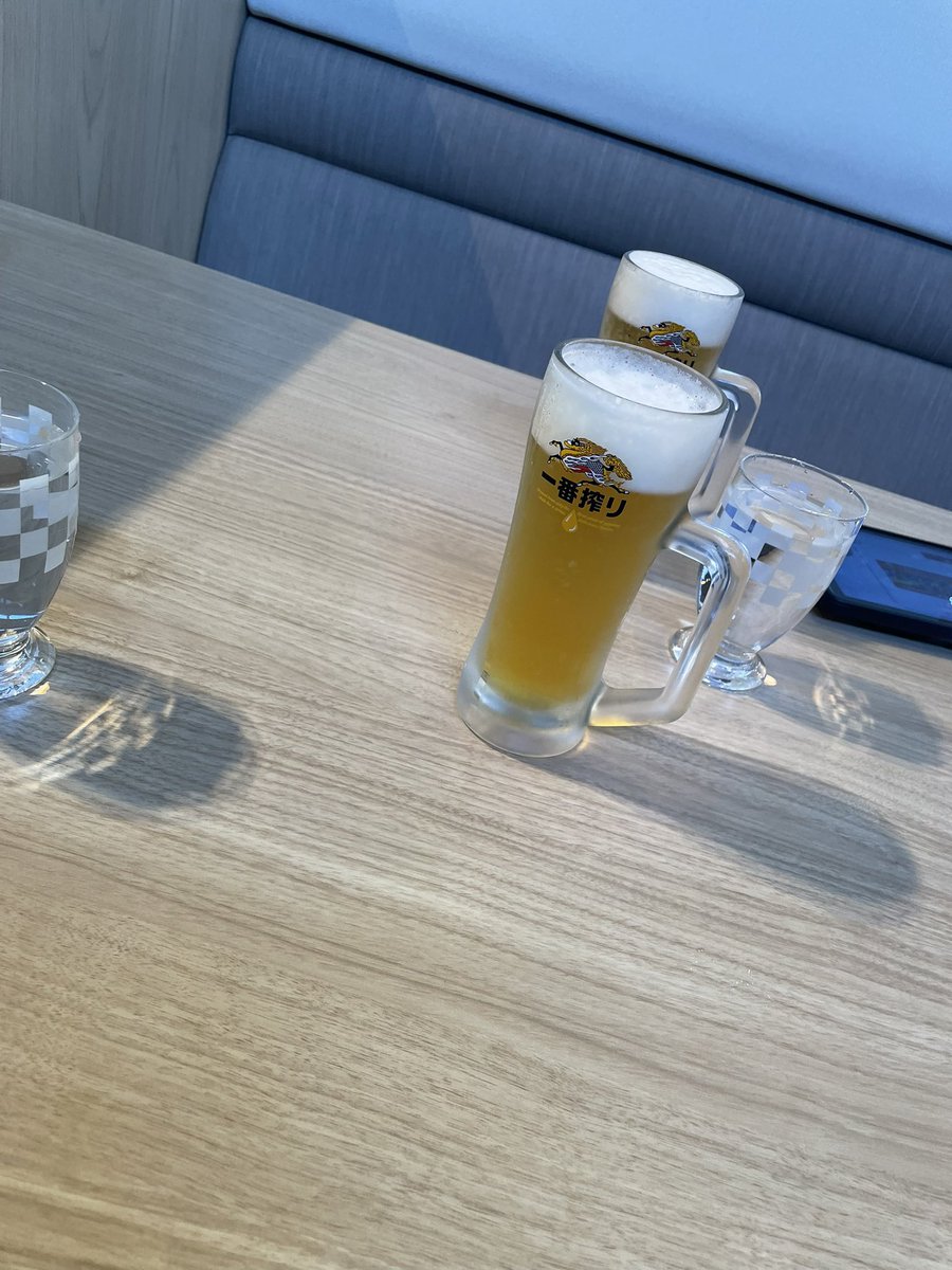 crazy_3rdEYEs's tweet photo. 昼飲みだ https://t.co/QTMTwht9Go