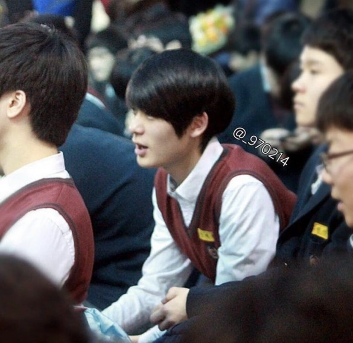 mykittyyuno's tweet photo. 신동중 교지편집부 학생회장단 정재현 선배님,, https://t.co/8ueqZ0rnwL