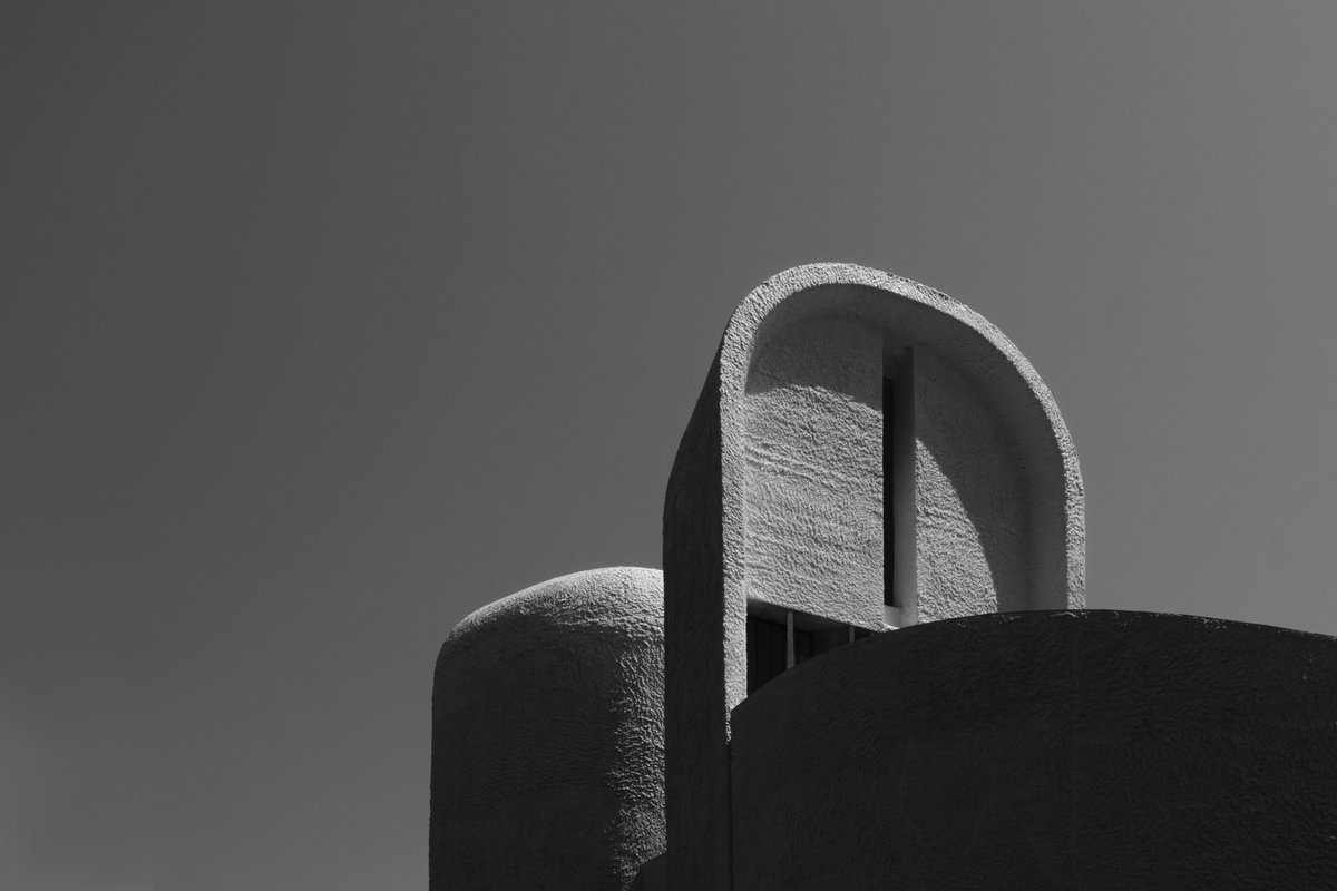 MAlkudaywi's tweet photo. Le Corbusier's Ronchamp Chapel

#Archdaily https://t.co/3hupZMCV7D