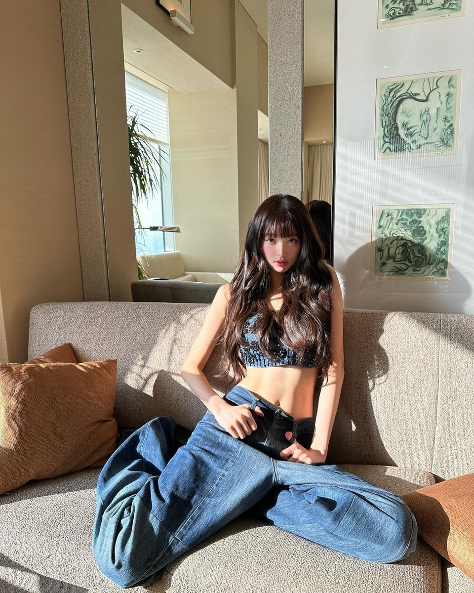 everyoungnnie's tweet photo. THIS ALPHA WONYOUNG https://t.co/py4ngoGdWn