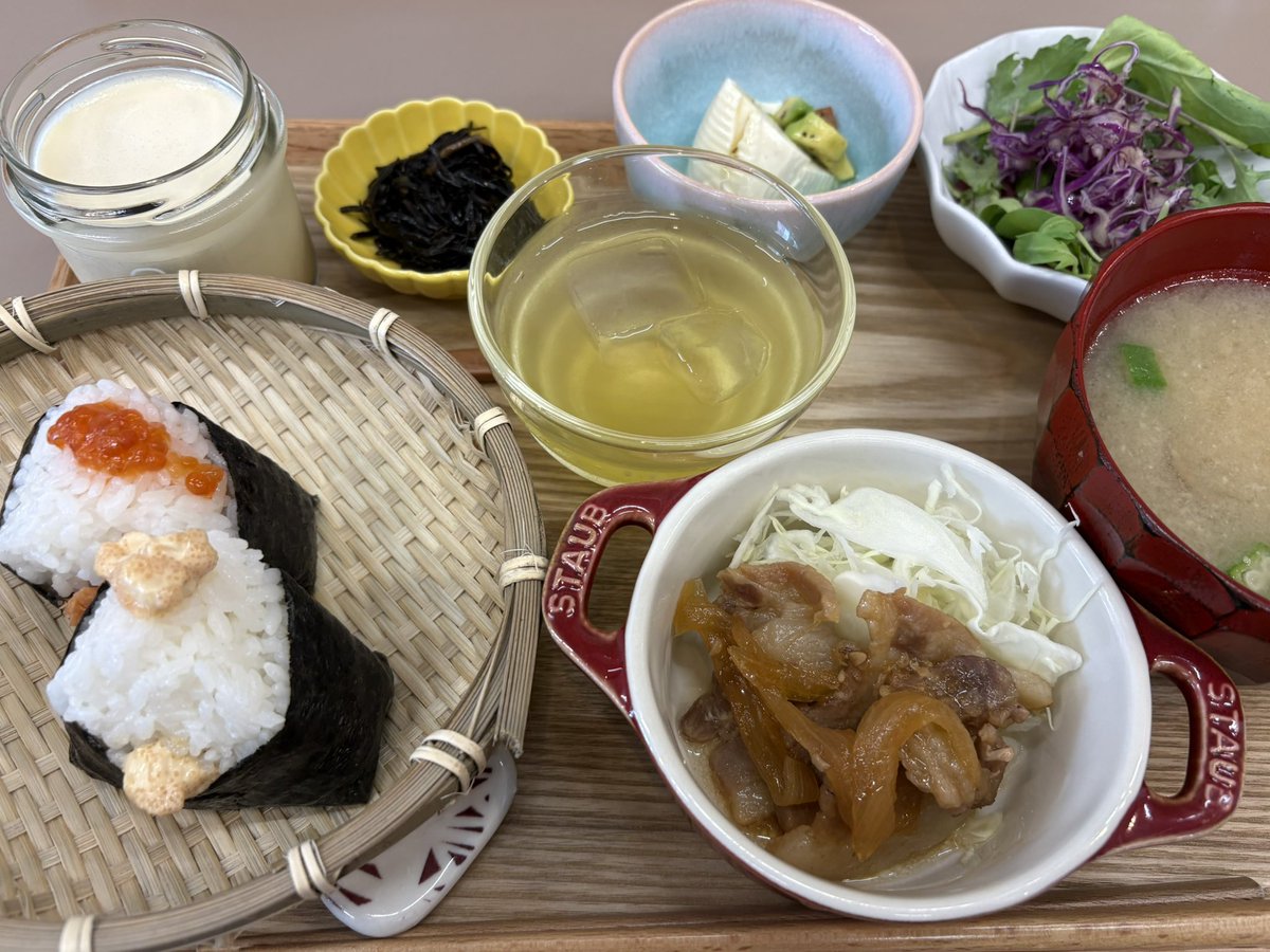 fanks_carp's tweet photo. 本日のランチ。
おむすび🍙とプリン🍮が美味しかった。 https://t.co/RoYT9SV8VW