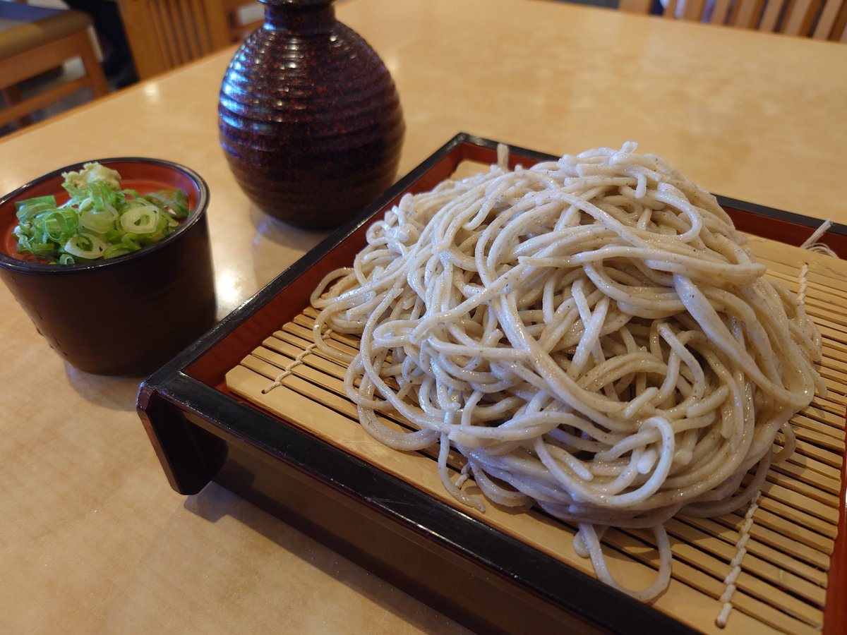 09SP2's tweet photo. 暑いなぁと思いながら蕎麦食べに行ったよ😁ざる大です。
#荒神の里笹そば https://t.co/X10buU8a29