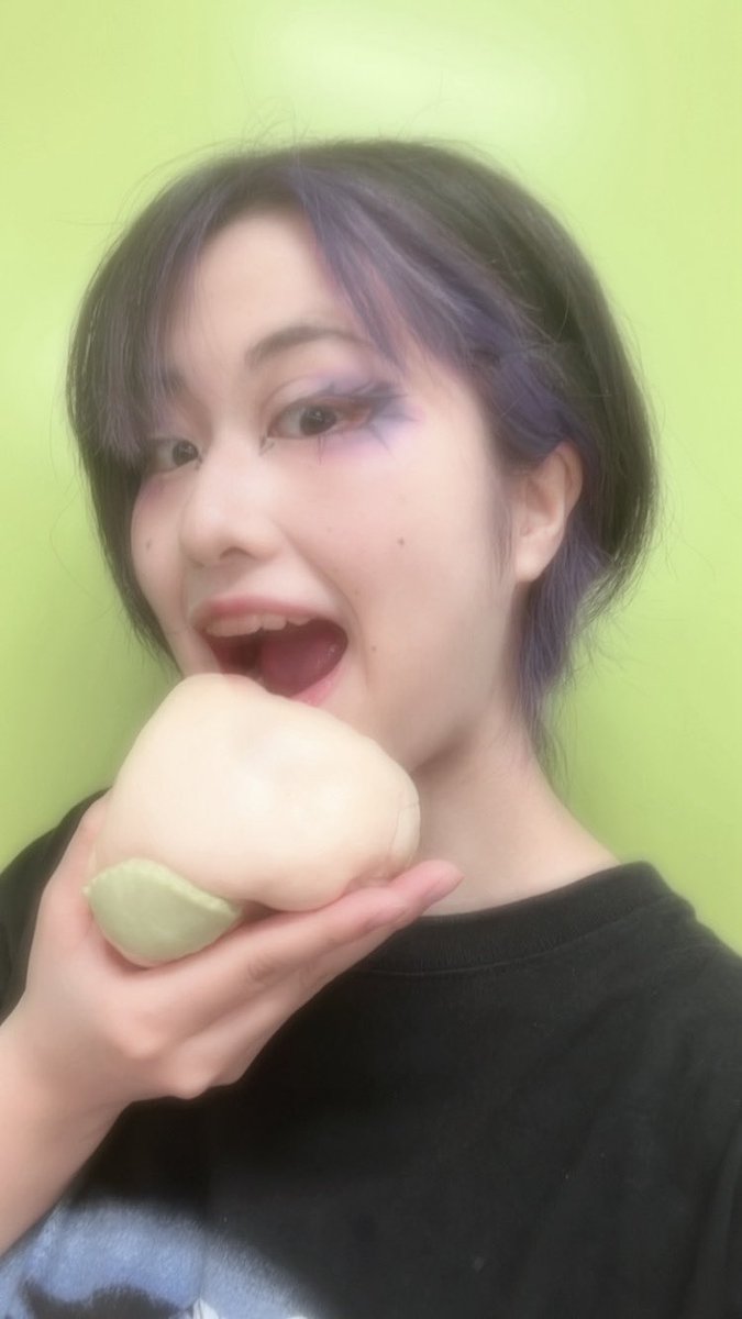 runiPO_'s tweet photo. 桃パンを頂いたので、もも退治しました。
鳴らして楽しむ音楽劇「ももたろう」初日、まもなく！！ https://t.co/UcDYgTUTHP