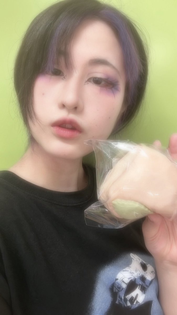 runiPO_'s tweet photo. 桃パンを頂いたので、もも退治しました。
鳴らして楽しむ音楽劇「ももたろう」初日、まもなく！！ https://t.co/UcDYgTUTHP