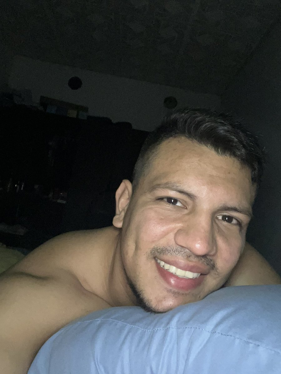 JAV_2301's tweet photo. Una foto antes de dormir 😉✨ https://t.co/O8xr86dUlq