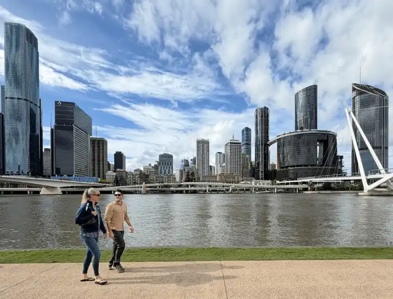 architectmag's tweet photo. Walkability is not enough.

Brisbane shows how permeability—connecting bridges, buildings, laneways, parks, and public spaces—can turn walking into exploration.

👉 Blaine Brownell explains what architects can learn from it: https://t.co/KKb5ShB2dY

🚶🏙️

#Architecture #Brisbane #UrbanDesign #Walkability