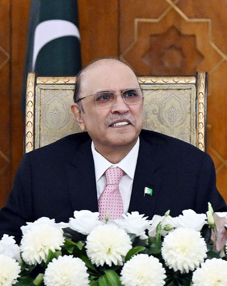 ss47214's tweet photo. @MediaCellPPP @BBhuttoZardari یہ جو جلسوں میں اتے ہیں ان میں کئی ایسے تماش بین ہیں کہ چلو  زرداری بھٹو کا تماشہ دیکھیں کہ وہ لوگ ہوتے ہیں جو ہر جلسوں میں جاتے ہیں یہ بلاول بھٹو سمجھتا ہے یہ میرے ووٹر ہیں 🤣 بلاول بھٹو کہتا ہے شہباز شریف کی حکومت خطرے میں ہے تو سندھ کی حکومت بھی جائے گی ساتھ تیرے یہ سارے https://t.co/e5MYZaxubO