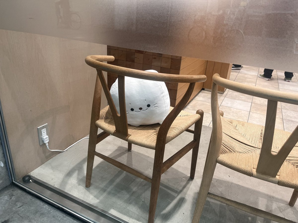 grffai's tweet photo. 通りかかった歯科で歯たんが通行人をじっと見つめてて感激で泣いた https://t.co/3ZLqeGMvHj