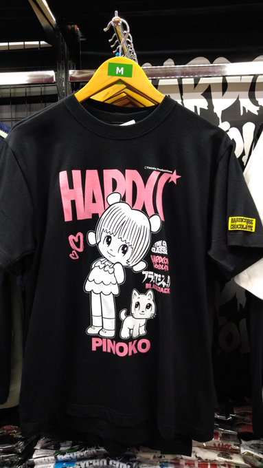 paintfullmind's tweet photo. 『ブラック・ジャック』の人気キャラクター、ピノコがキュートなTシャツになりました！

ピンクをアクセントにしたデザインは、かわいさとレトロ感が絶妙な一枚。
「アッチョンブリケ！」でおなじみのピノコファンはもちろん、手塚作品が好きな方にもおすすめです♪ https://t.co/o5uGveTAyw