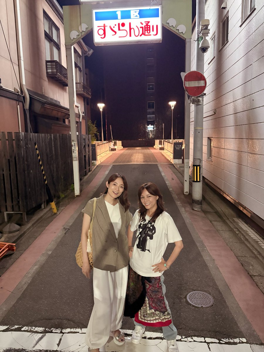 matsumoto_eiko's tweet photo. #秋田
#竿燈まつり

今年は #相川七瀬 姐さんが秋田まで来てくれました🫶

嬉し過ぎて、生放送終わりに✈️飛び乗って帰秋！！

ツアーやイベントで超お忙しい合間にも、東北のお祭りを巡るパワフルさ✨✨✨
いつもリスペクトが止まりませぬ。
11月2日の日本武道館も楽しみです🎤🎵🙌

翌日は息子とお墓参りして、昼竿燈妙技会の決勝を観て【下肴町の眞崎さん凄かったー‼️】
夜はまた竿燈へ🏮

元祖爆笑王 さんに遭遇したり、
長谷川久美子さん、 酒井敦美さん、岡林和歌さんにもお会い出来て嬉しかった〜🤩

やっぱり祭りはいいなぁ。。
秋田最高✨✨✨