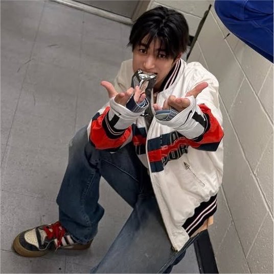 ddkeonhoo's tweet photo. my aegi so obsessed with spiderman 🕷️🕸️ https://t.co/8sAxhUZo9w