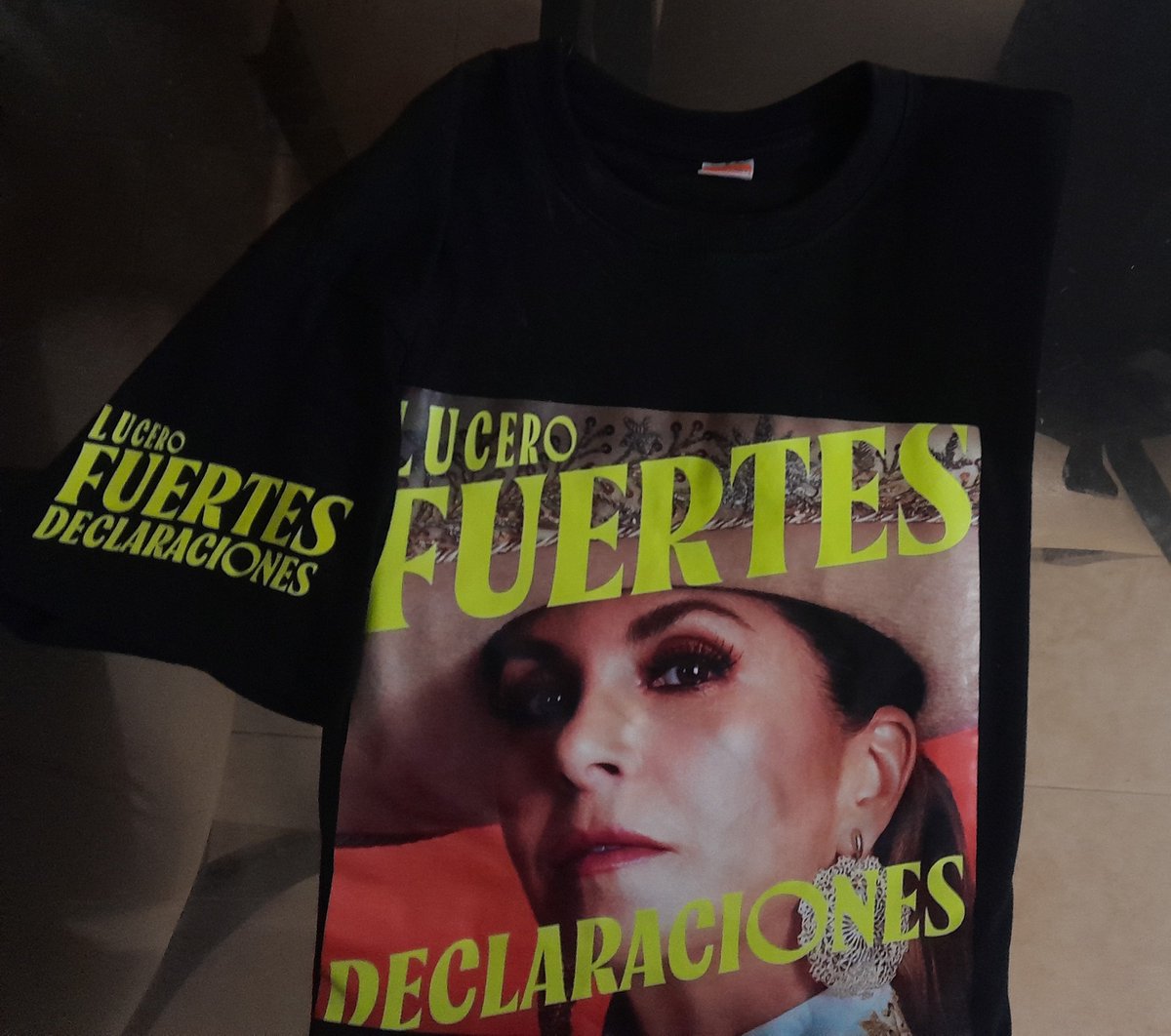 Lucerolandiaa's tweet photo. Hace días me hice yo misma está camiseta de #FuertesDeclaraciones pero no había podido subir la fotico porque tenía mi cel dañado 🥺 https://t.co/tZe1ywCjvS