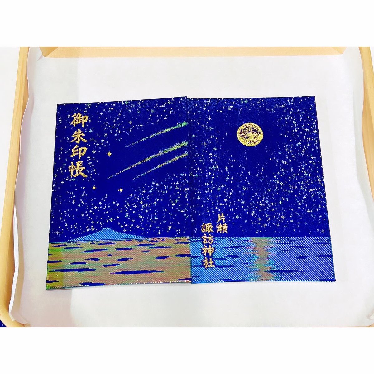 katasesuwa's tweet photo. 欠品していた流星御朱印帳が入荷いたしました。
本日より頒布再開いたします。
https://t.co/Ss1wZ2r1mX
#流星御朱印帳 #片瀬諏訪神社 #藤沢市 #夏詣 #ホトカミ https://t.co/3uvb1Ek40v