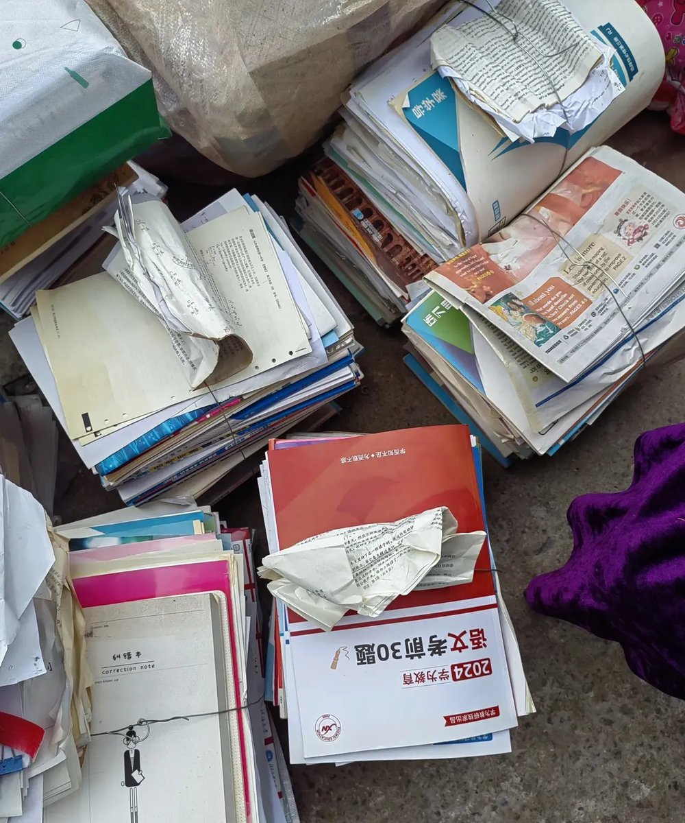 blade15012's tweet photo. Just tackled old clutter! Donating unused mugs u0026 books to local charity. Decluttering feels so freeing—try it this weekend! https://t.co/rAA1BAN31E