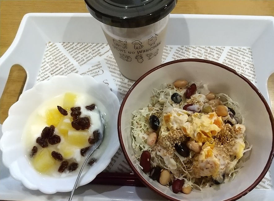 yuupon0311's tweet photo. お昼はサラダとヨーグルト
これでお腹いっぱい＞＜
体温36.3
血圧94/63
体重43.5
ホットフラッシュのような
症状も結構何回かあって
聞くの忘れてた
暑くなってフラフラふわふわして
治まって寒くなっての繰り返し
次の定期検診で聞こう
サプリとか飲んでも良いか
お通じ下剤で無理やり出た https://t.co/hgXuKPkXjq