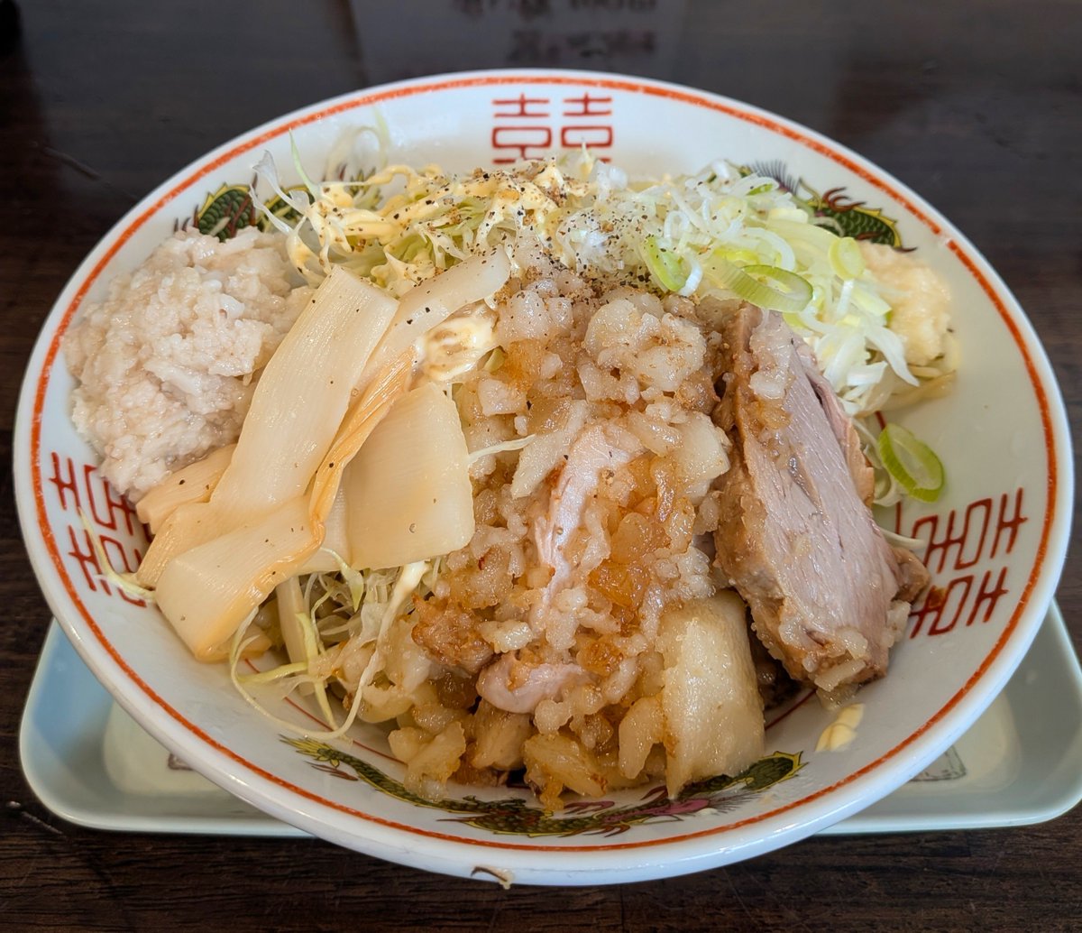 bokutanage3's tweet photo. 今日からお盆休み9日間頂きまㇲ😆

何も予定ないけどルーティンの麺活はして行きますョ〜😉

今日のお昼は麺道 自然や で期間限定G系冷やし中華を頂きました〜🍜

豚の旨味たっぷりのタレに平打太縮れ麺が良く合うめっちゃジャンクな1杯でした〜😋

後半お酢で味変すれば今日も完食完飲腹パンで〜ㇲ🥰 https://t.co/NjQ7vB6xnW