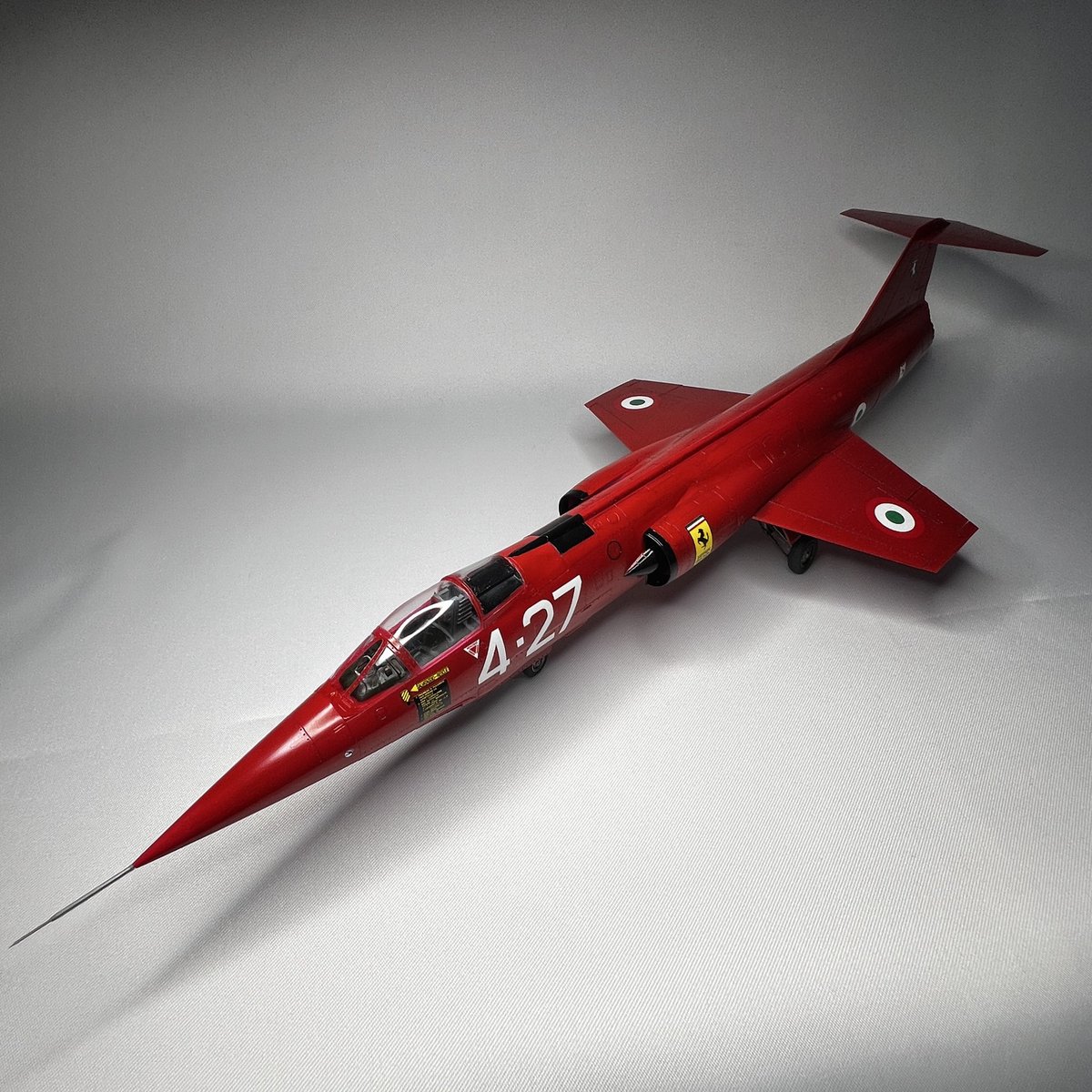 invpe_kk's tweet photo. ハセガワ1/48F 104G フェラーリ　完成しました。アメリカ空軍機を流用、社外品デカールで仕上げました。 https://t.co/0x92YppYLq
