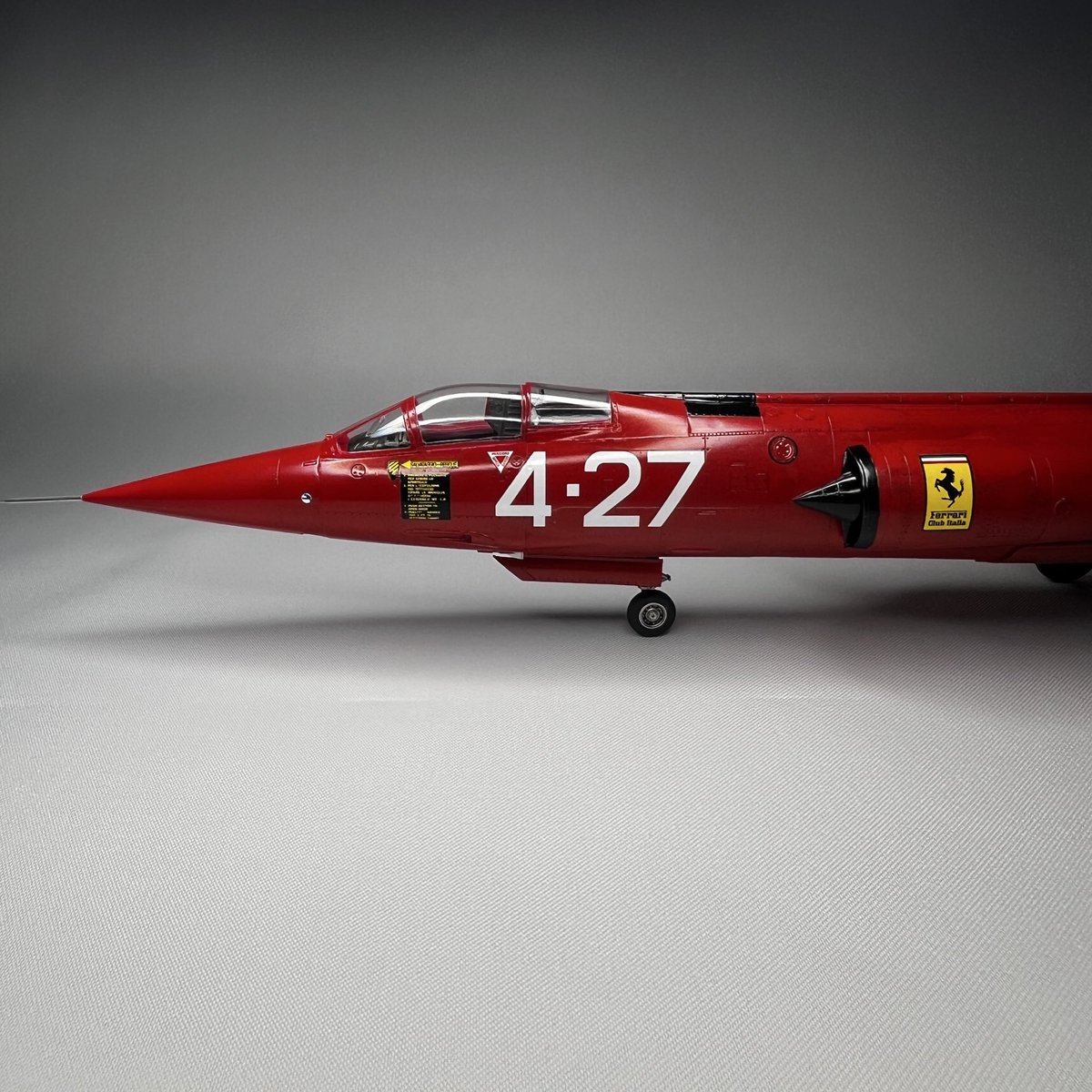 invpe_kk's tweet photo. ハセガワ1/48F 104G フェラーリ　完成しました。アメリカ空軍機を流用、社外品デカールで仕上げました。 https://t.co/0x92YppYLq