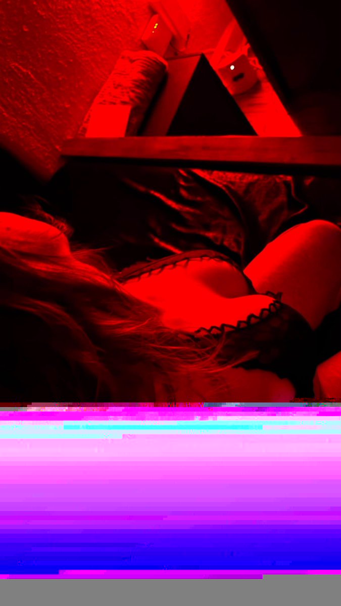 Velvetkinkk1's tweet photo. Sexier in red 🍒😘 https://t.co/c5geFayZMc