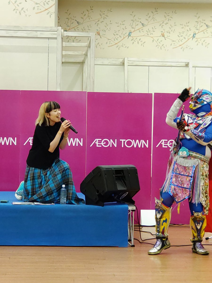 kaeyumi's tweet photo. 幹さんに会いにイオンタウン塩釜へ。アンパンマンマーチ歌ったら子どもたちわらわら来ててかわいかった😃 
 #幹miki
 #アサノタケフミ
 #タガレンジャー
 #イオン��ウン塩釜 https://t.co/dQW1b5BglT