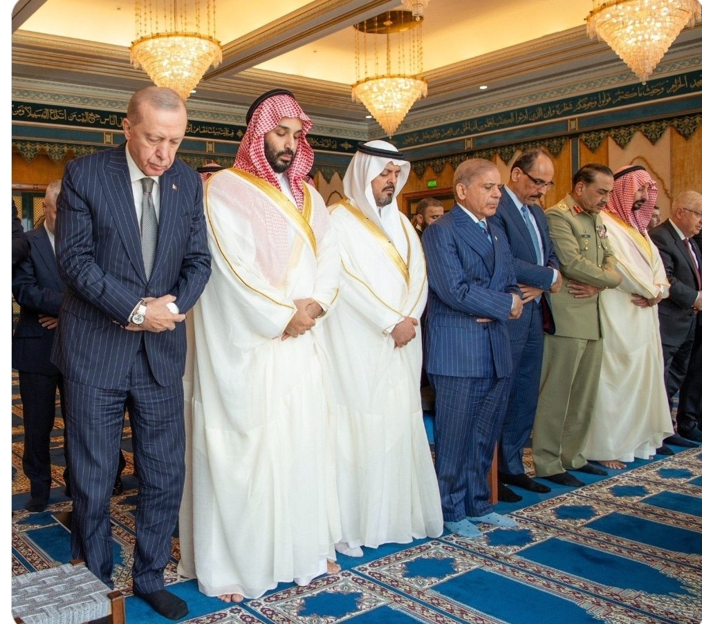 muslimgunduz's tweet photo. Bugün bizim bayramımız https://t.co/6CJZUUNMob