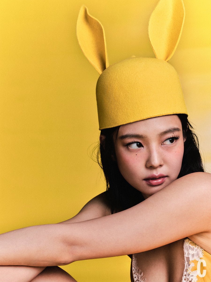cosmo_ph's tweet photo. Jennie is learning to be a little less serious about getting everything right—and we’re very into it.

“I’m leaving a blank space in my head to see if there’s anything else I want to reach for.” #JennieForCosmoPH https://t.co/RXZXsTR0fM