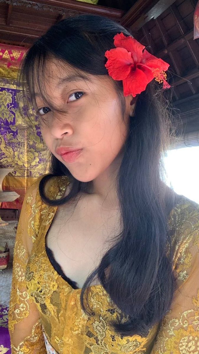 yourclimatee's tweet photo. Ahh crott💦💦💦. Gk pernah gagal bikin crot emg cwe satu ini..padahal masih smp tapi nikmatnya bukan maen, smpe stengah jam gw vcs buat menikmati tubuh dia doang. Hampir ketahuan mama nya wkwk
#bokeplokalleakedvidioviralterbaruindonesia
#vcs #vcsgratis #sange sange enakkk #bokep https://t.co/xalik8o7w7