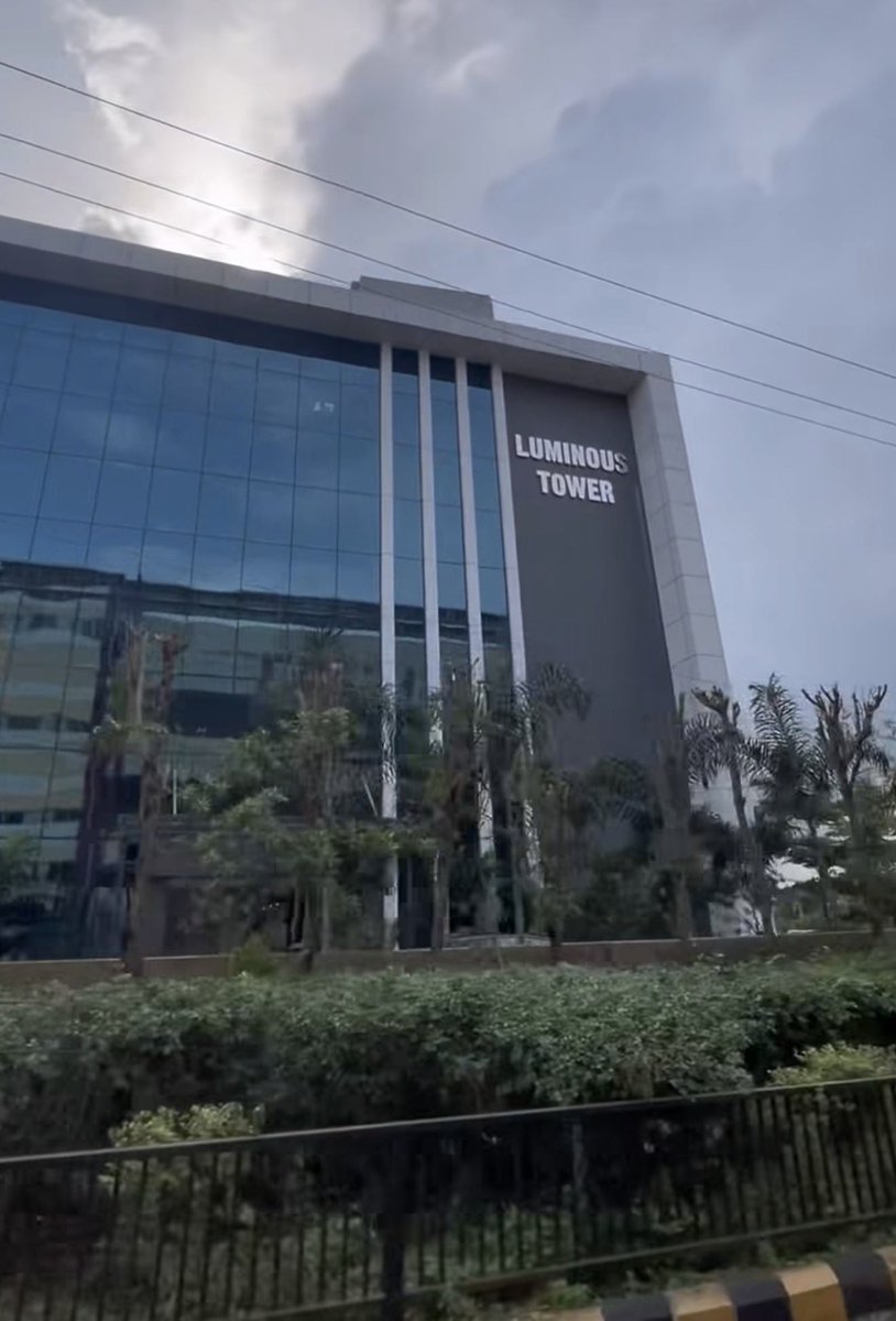 manas_muduli's tweet photo. Luminous Tower, Infocity, Bhubaneswar.

This is Luminous Infoways, an IT company founded by Odia entrepreneur Tapan Mohanty, who is the company’s Founder, CEO and MD. https://t.co/x9jUzYEdCC