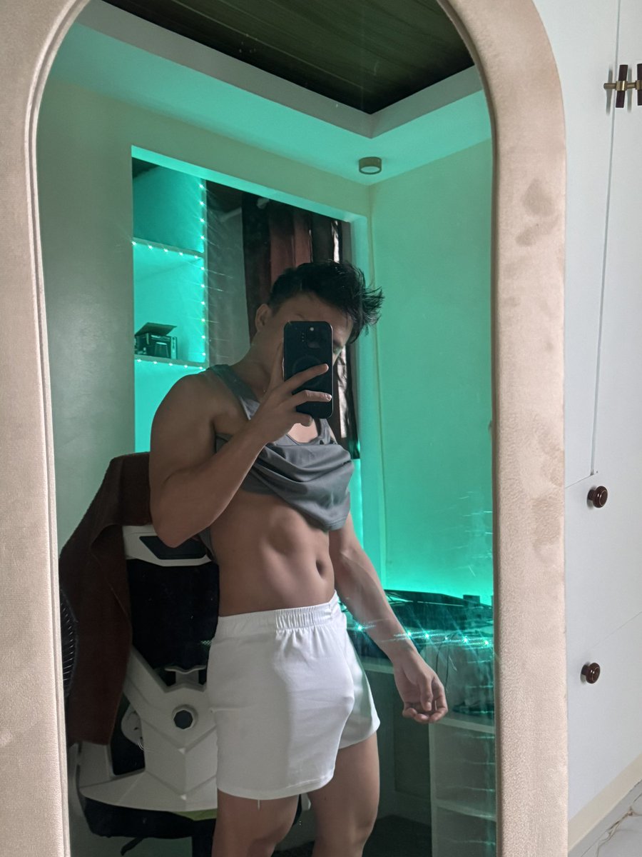 corn3lius97's tweet photo. Taenang ulan yan, libog nalang lagi haha https://t.co/GjGHwFHlMo