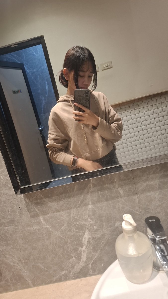Saririsar0719's tweet photo. @zakariamlk Tapi kata mantan gue, gue red flag nder karna gamau bantu bayarin cicilan mobil dia🤣 https://t.co/DQDya0ytrD