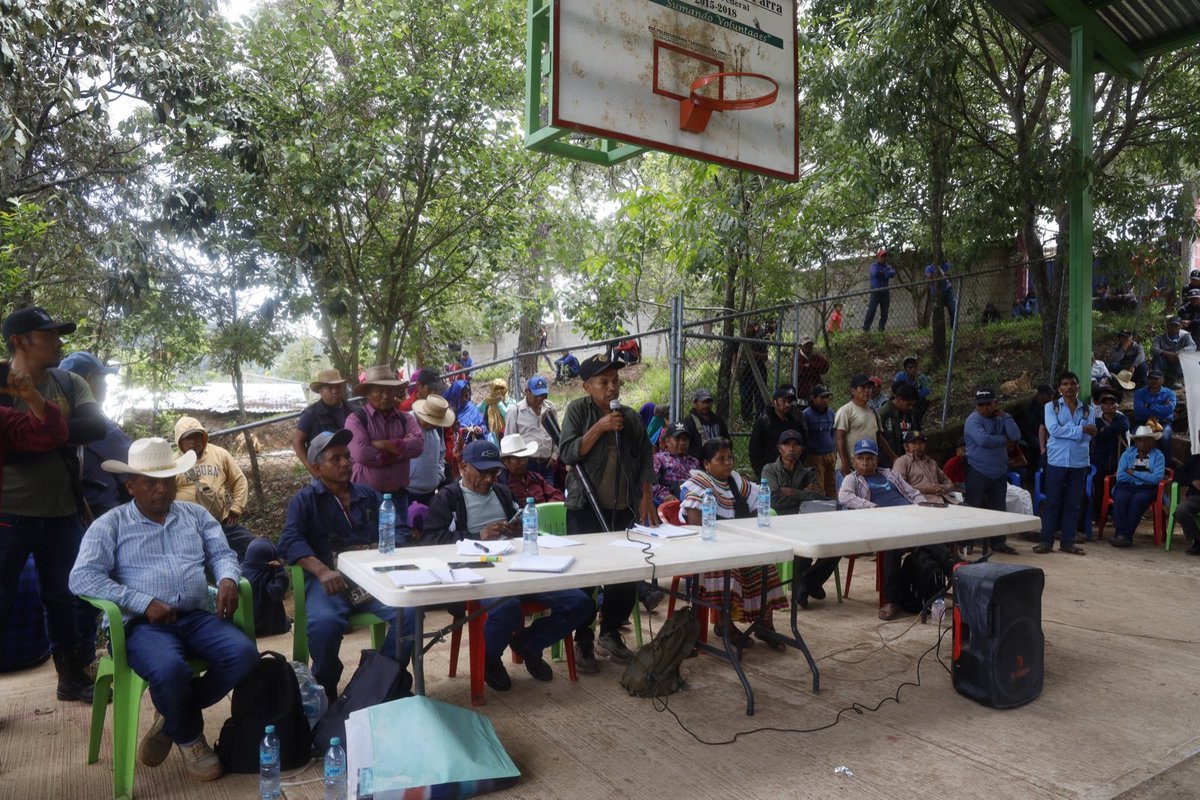 Tlachinollan's tweet photo. 📌En asamblea 12 comunidades de Chilapa exigieron libertad para Jesús Plácido |👀Exigieron no más criminalización de los pueblos nahuas, libertad inmediata de Jesús Plácido, seguridad y reconstrucción de las viviendas afectadas por la violencia 
👉🏾https://t.co/w5ZYoZ3xWS https://t.co/nMTiQVdeWW