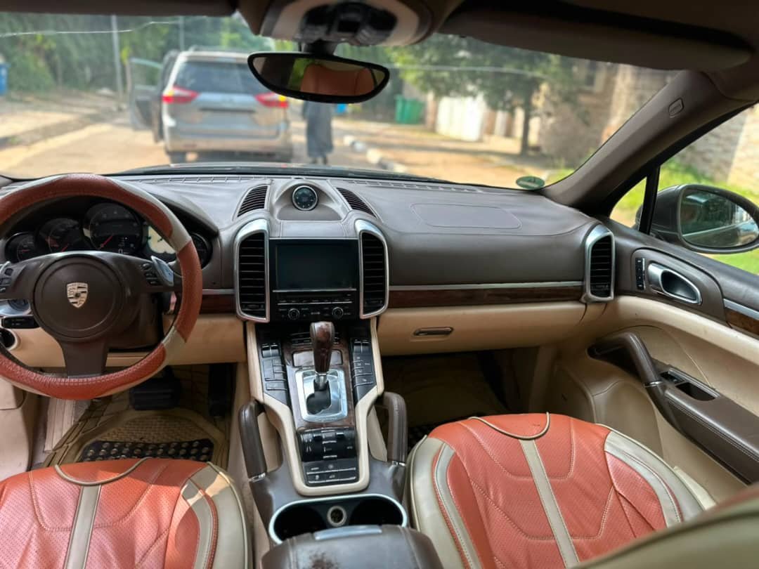 harunaphorl's tweet photo. 2015 PORSCHE CAYENNE 

-Neatly Used 
Just Buy and Be Going

Price: 8.2
Abuja

Call or WhatSapp 09073130624 https://t.co/hnMh5DlXaJ