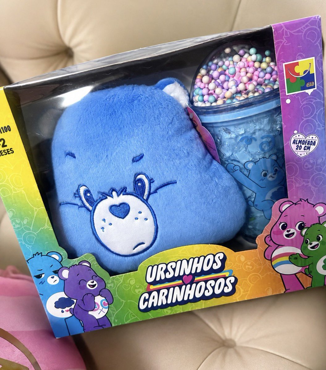ttdaloli's tweet photo. Juro, coisa mais linda do mundo essa coleção que vende na Americanas dos Ursinhos carinhosos. Hoje completei os 3.  Os copos também são lindos, porém o rosa veio trincado :x https://t.co/ZnOXXEZdmt
